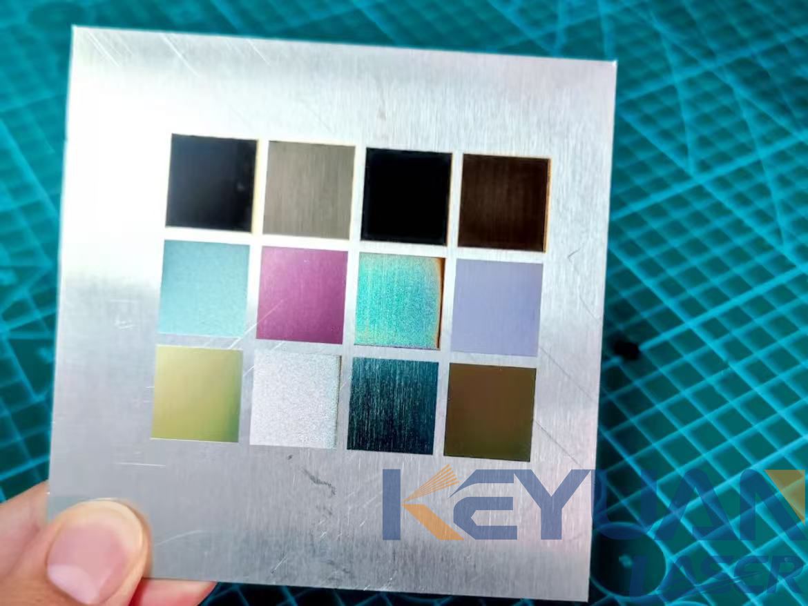 ¿Qué causa el marcado de color desigual en acero inoxidable con láser MOPA